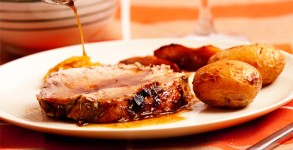 Lomito de cerdo a la parrilla con manzana flambeada Lomito de cerdo a la parrilla con manzana flambeada
