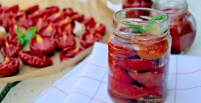 Dried red tomatoes Dried red tomatoes